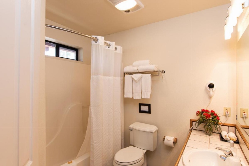 Mourelatos Lakeshore Resort