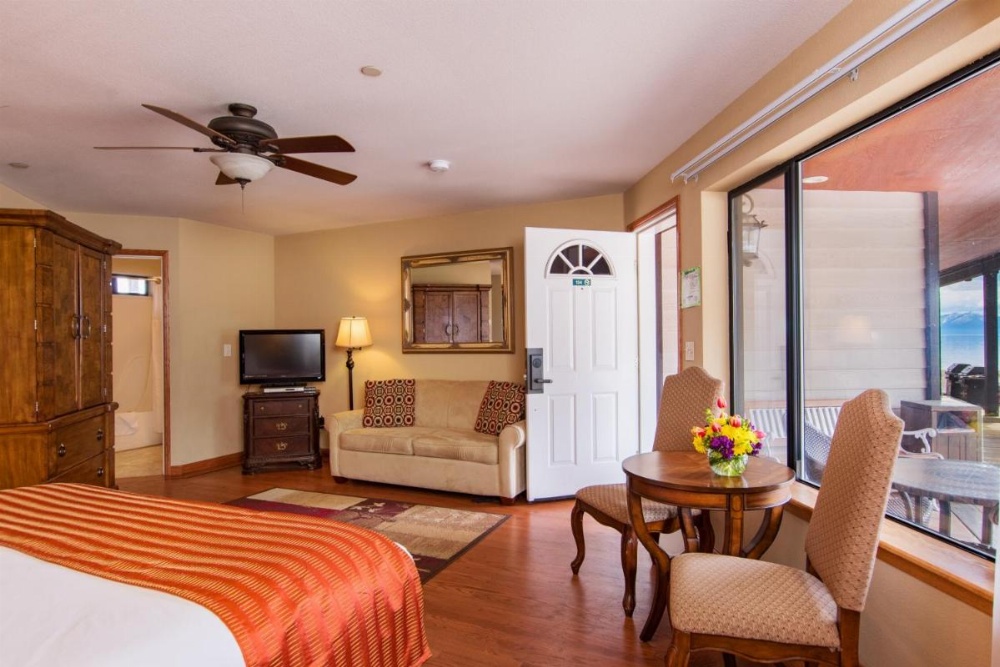 Mourelatos Lakeshore Resort